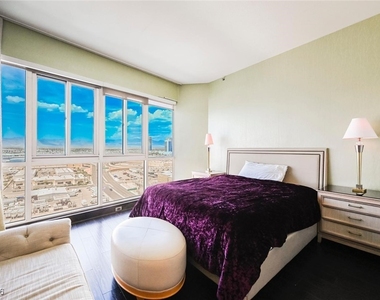 4525 Dean Martin Drive - Photo Thumbnail 13