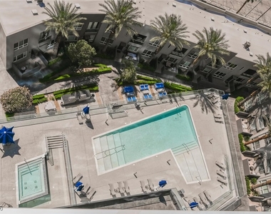 4525 Dean Martin Drive - Photo Thumbnail 5