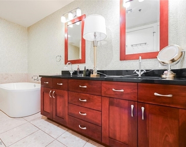 4525 Dean Martin Drive - Photo Thumbnail 17