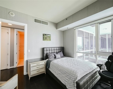 4525 Dean Martin Drive - Photo Thumbnail 11