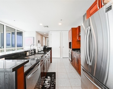 4525 Dean Martin Drive - Photo Thumbnail 9
