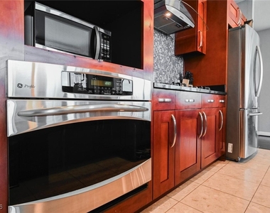 4525 Dean Martin Drive - Photo Thumbnail 20