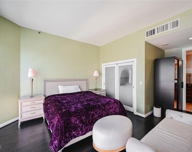 4525 Dean Martin Drive - Photo Thumbnail 14