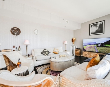 4525 Dean Martin Drive - Photo Thumbnail 23
