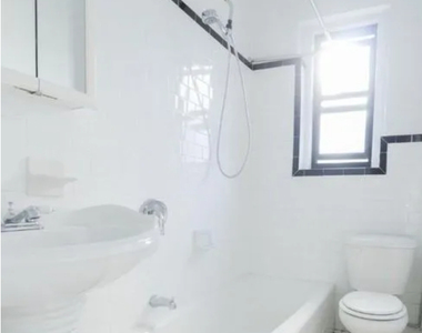 1427 York Avenue ( E 76th St) - Photo Thumbnail 2