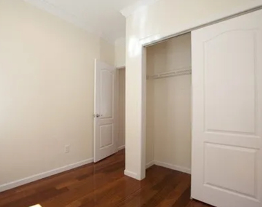 1427 York Avenue ( E 76th St) - Photo Thumbnail 1