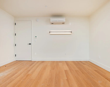 130 Hope Street - Photo Thumbnail 3