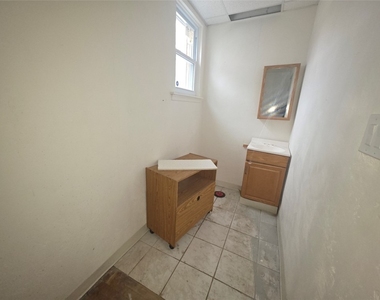 1007 Pine Street - Photo Thumbnail 10