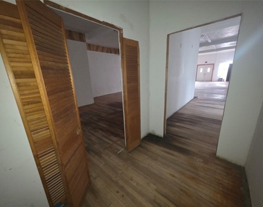 1007 Pine Street - Photo Thumbnail 12