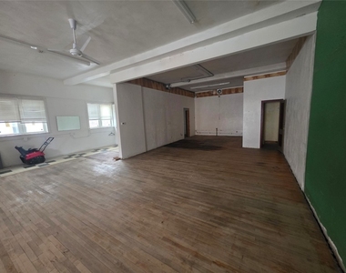 1007 Pine Street - Photo Thumbnail 9