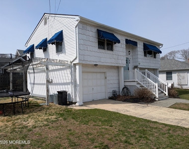 2113 Edgewood Place - Photo Thumbnail 2