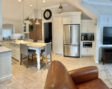 205 7th Avenue - Photo Thumbnail 10