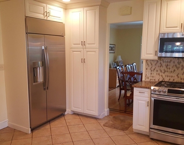 407 Chicago Boulevard - Photo Thumbnail 8
