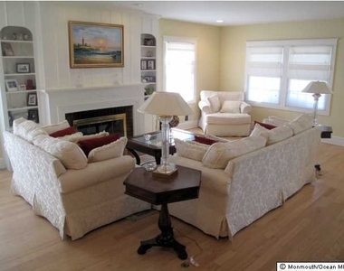 407 Chicago Boulevard - Photo Thumbnail 11