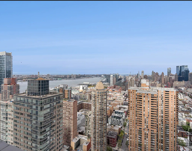 10th Avenue - Photo Thumbnail 6