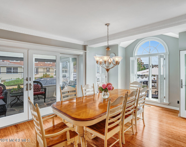 200 S Bayview Avenue - Photo Thumbnail 16