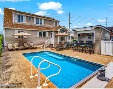 200 S Bayview Avenue - Photo Thumbnail 3