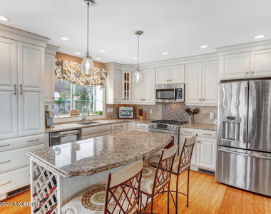 200 S Bayview Avenue - Photo Thumbnail 7