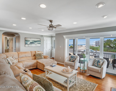 200 S Bayview Avenue - Photo Thumbnail 12