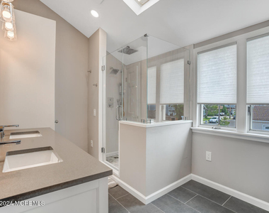200 S Bayview Avenue - Photo Thumbnail 18