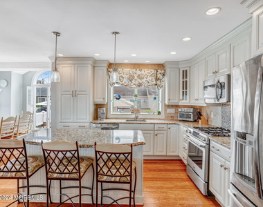 200 S Bayview Avenue - Photo Thumbnail 8