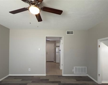 1905 W Morton Street - Photo Thumbnail 4