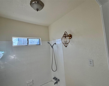 4039 Roswell Street - Photo Thumbnail 21