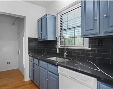 4039 Roswell Street - Photo Thumbnail 9