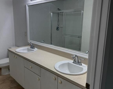 2941 Riverside Drive - Photo Thumbnail 14