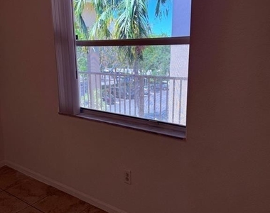 2941 Riverside Drive - Photo Thumbnail 11