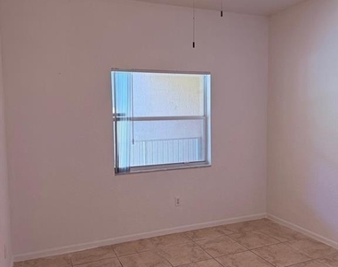 2941 Riverside Drive - Photo Thumbnail 10
