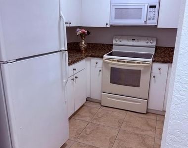 2941 Riverside Drive - Photo Thumbnail 4