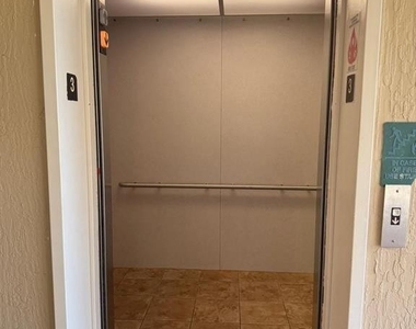 2941 Riverside Drive - Photo Thumbnail 19