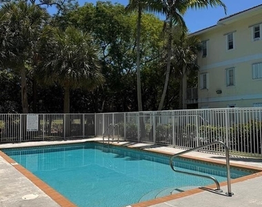 2941 Riverside Drive - Photo Thumbnail 20