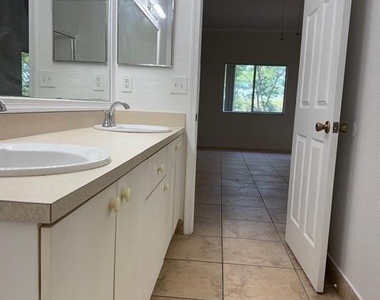 2941 Riverside Drive - Photo Thumbnail 13