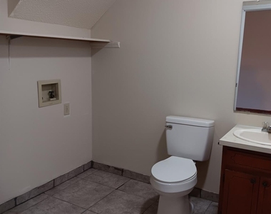 305 Kristin Lane - Photo Thumbnail 3