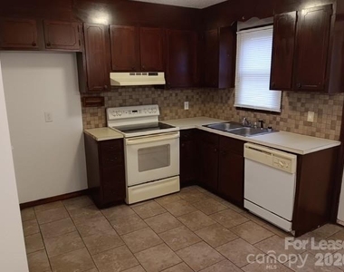 304 Kristin Lane - Photo Thumbnail 1