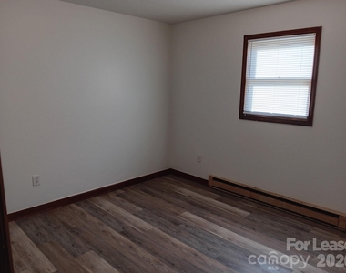 304 Kristin Lane - Photo Thumbnail 4