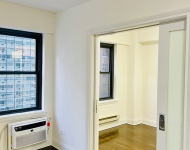 East 57th Street / Third Avenue - Photo Thumbnail 4