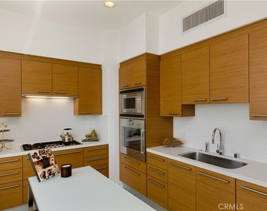 900 W Olympic Boulevard - Photo Thumbnail 5