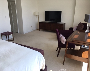 900 W Olympic Boulevard - Photo Thumbnail 12
