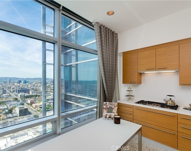 900 W Olympic Boulevard - Photo Thumbnail 4