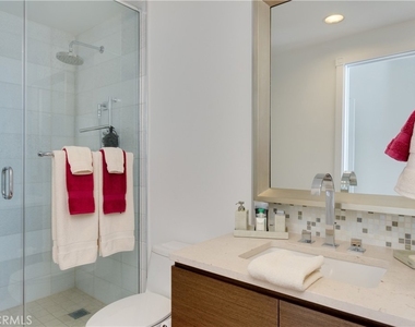 900 W Olympic Boulevard - Photo Thumbnail 7