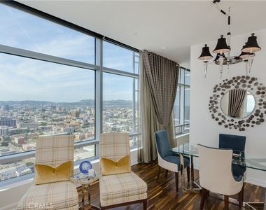 900 W Olympic Boulevard - Photo Thumbnail 3