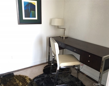 900 W Olympic Boulevard - Photo Thumbnail 2