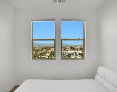 1958 Hollyleaf Terrace - Photo Thumbnail 34