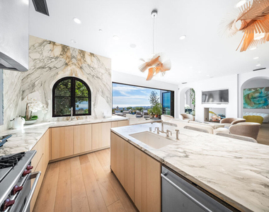 6201 Murphy Way - Photo Thumbnail 10
