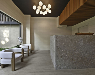 350 N Palm Drive - Photo Thumbnail 2