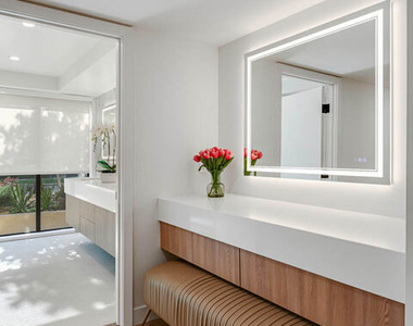 350 N Palm Drive - Photo Thumbnail 8