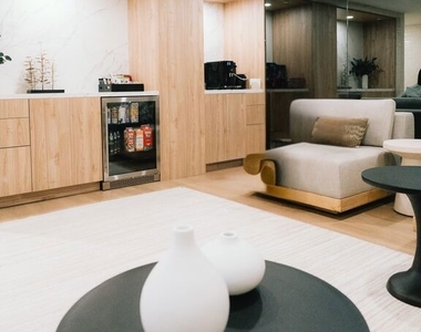 350 N Palm Drive - Photo Thumbnail 14